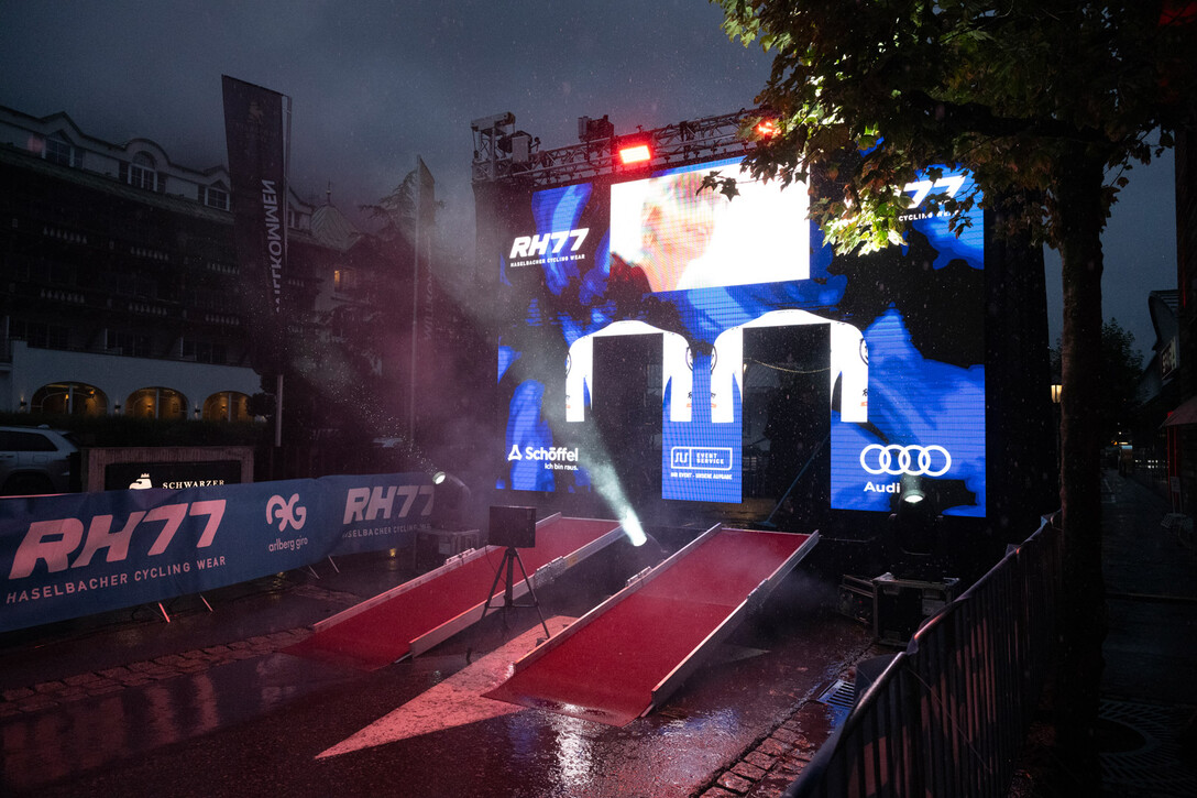 Start des St. Anton Night Sprint / Startgate of the Night Sprint