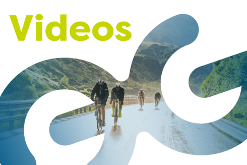 Image of a descent featuring many cyclists in the shape of the Arlberg Giro logo with the text ‘Videos’ in yellow.